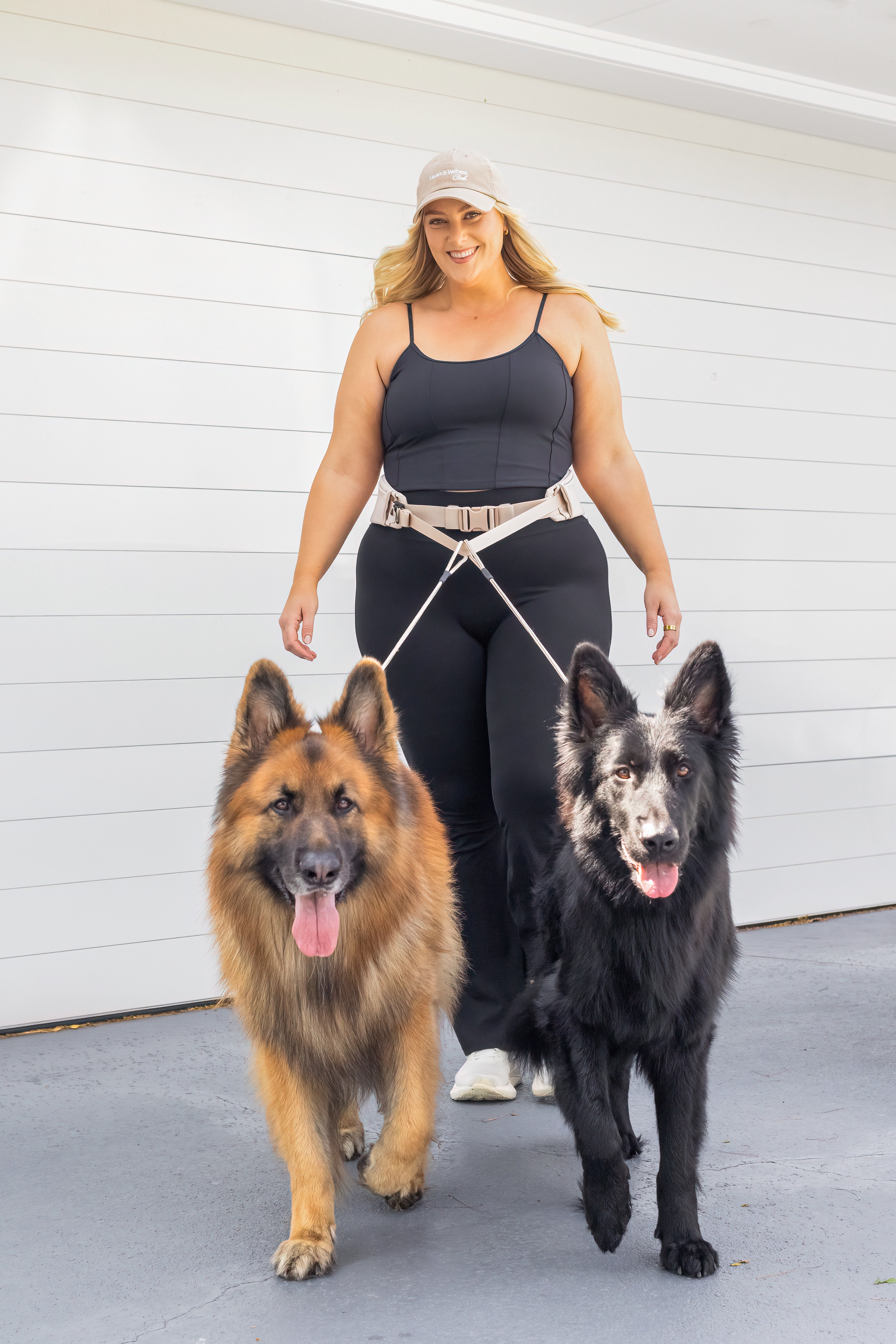 The Attachdᵀᴹ Hands-Free Dog Belt