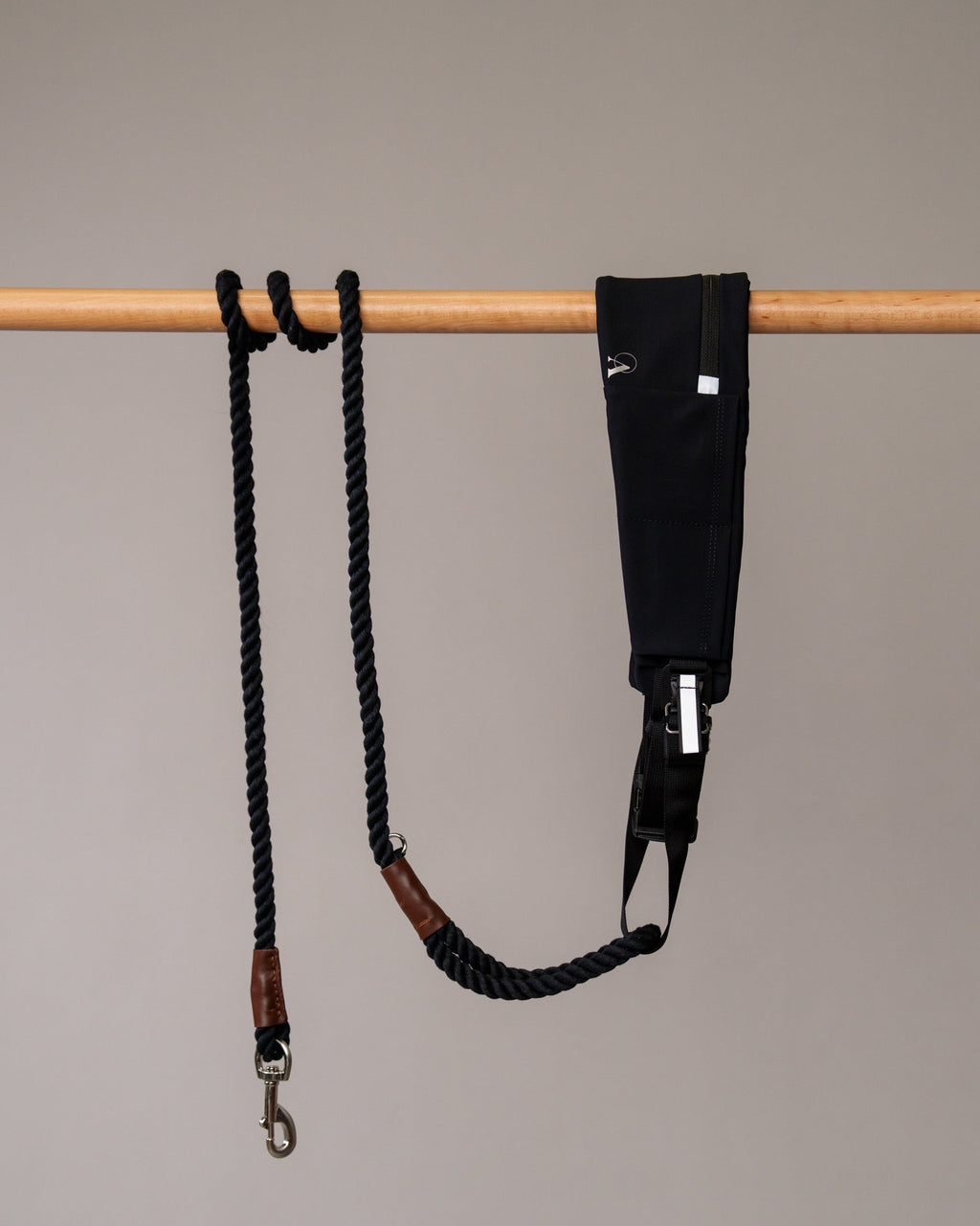 The Attachdᵀᴹ Hands-Free Dog Belt