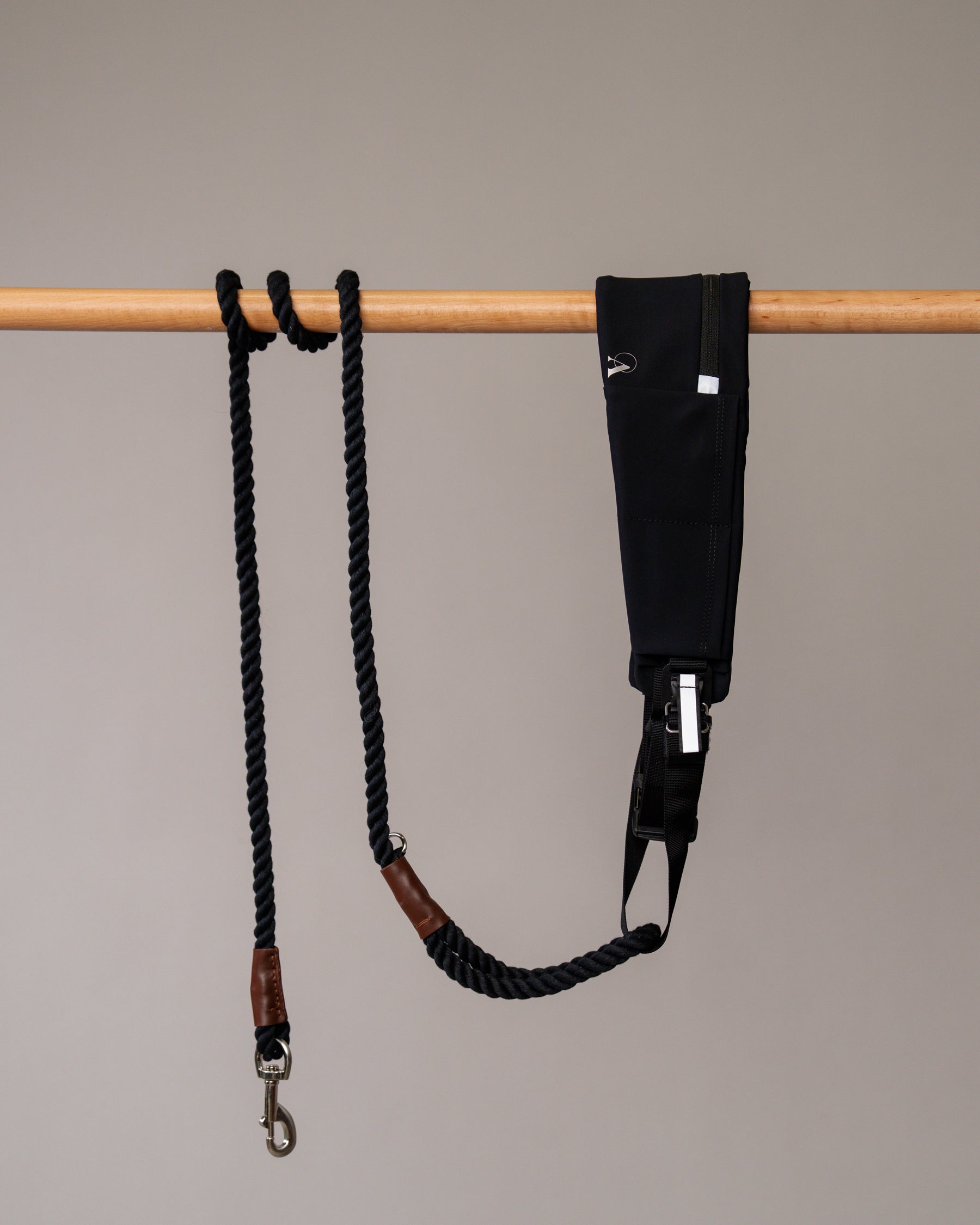 The Attachdᵀᴹ Hands-Free Dog Belt